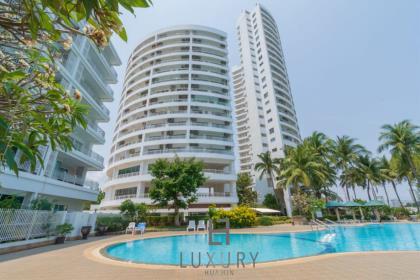 Beautiful 2 Bedroom Condo With Panoramic Views