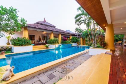 Luxury 5 Bedroom Bali Style Villa