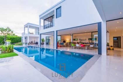 Modern 4 Bedroom 2 Storey Villa With Great Views