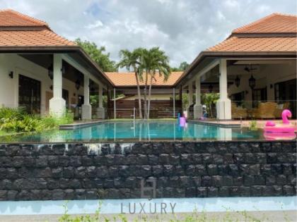 Luxury 4 Bedrooms Bali Style Pool Villa