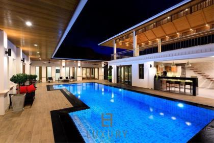 Luxury 4 Bedroom Bali Style Pool Villa