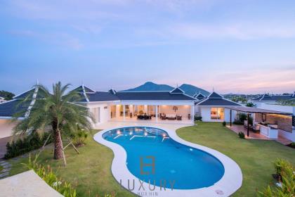 Stunning 5 Bedroom Pool Villa In Exclusive Estate