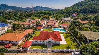 Large 6 Bedroom Pool Villa on Large Land Plot