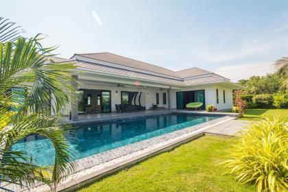 Green Energy Development Pool villa close to PALM HILLS GOLF