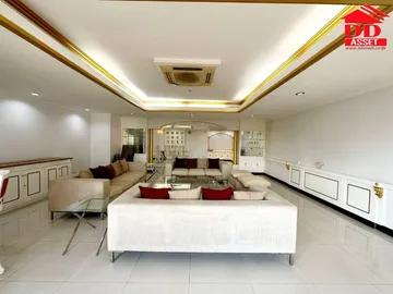 Oriental Tower โอเรียนเต็ลทาวน์เวอร์ เอกมัย12