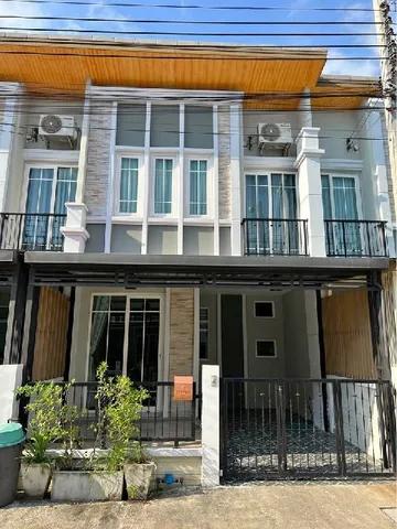 เมกกะบางนา 18 ตร.วา.Golden Town ทาวน์เฮาส์ 2 ชั้น