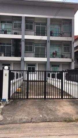 ให้เช่าทาวน์โฮม3ชั้น160ตร.ม.ย่านรามอินทราติดห้างแฟ