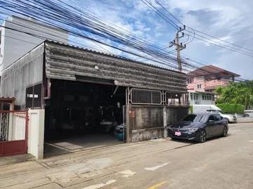 ให้เช่าบ้าน 2 ชั้น หมู่บ้านเสรี พระราม 9 พร้อมโกดั