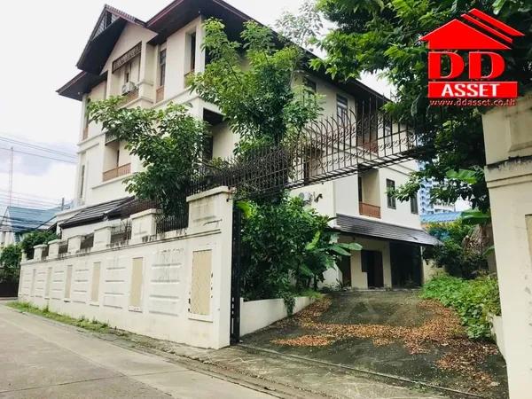 บ้านเดี่ยว 3 ชั้น พร้อมที่ดิน ใจกลางเมือง