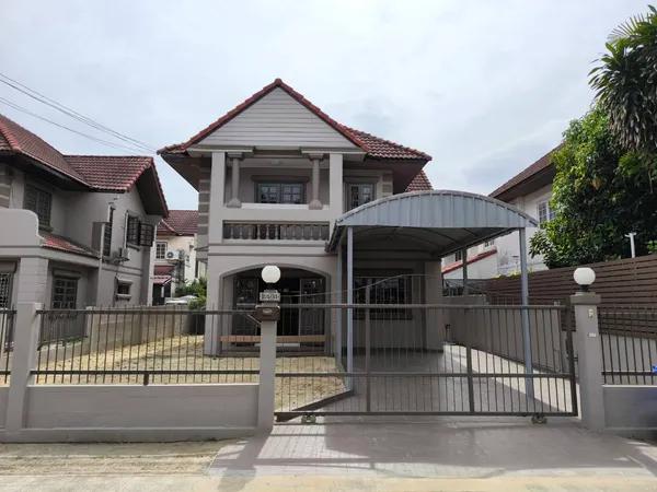 หมู่บ้านมณียา ซอยท่าอิฐ ปากซอยมีสถานีรถไฟฟ้าสายสีม