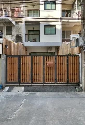 ให้เช่าอาคารพาณิชย์4ชั้นย่านนานาสุขุมวิทซอย4ใกล้BT