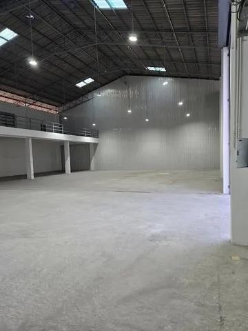 ให้เช่าโกดัง 865 ตรม. พร้อมสำนักงานและที่จอดรถ พุท