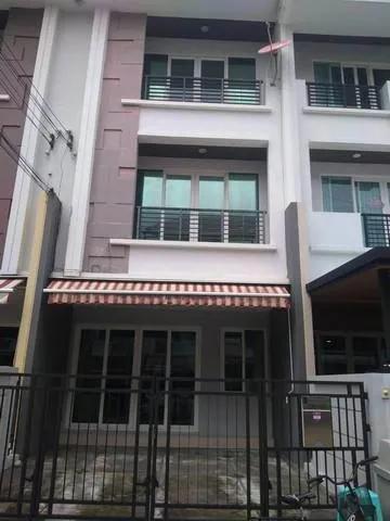 ให้เช่าทาวน์โฮม 3 ชั้น 20 ตรว. ย่านลาดพร้าว เลียบด