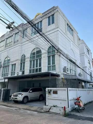 ให้เช่าโฮมออฟฟิต 4 ชั้น หลังมุม เดอะพาร์ค ลาดพร้าว