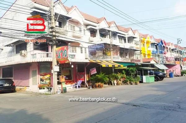 ทาวน์โฮม หมู่บ้าน บัวทองธานี เนื้อที่ 17 ตรว.