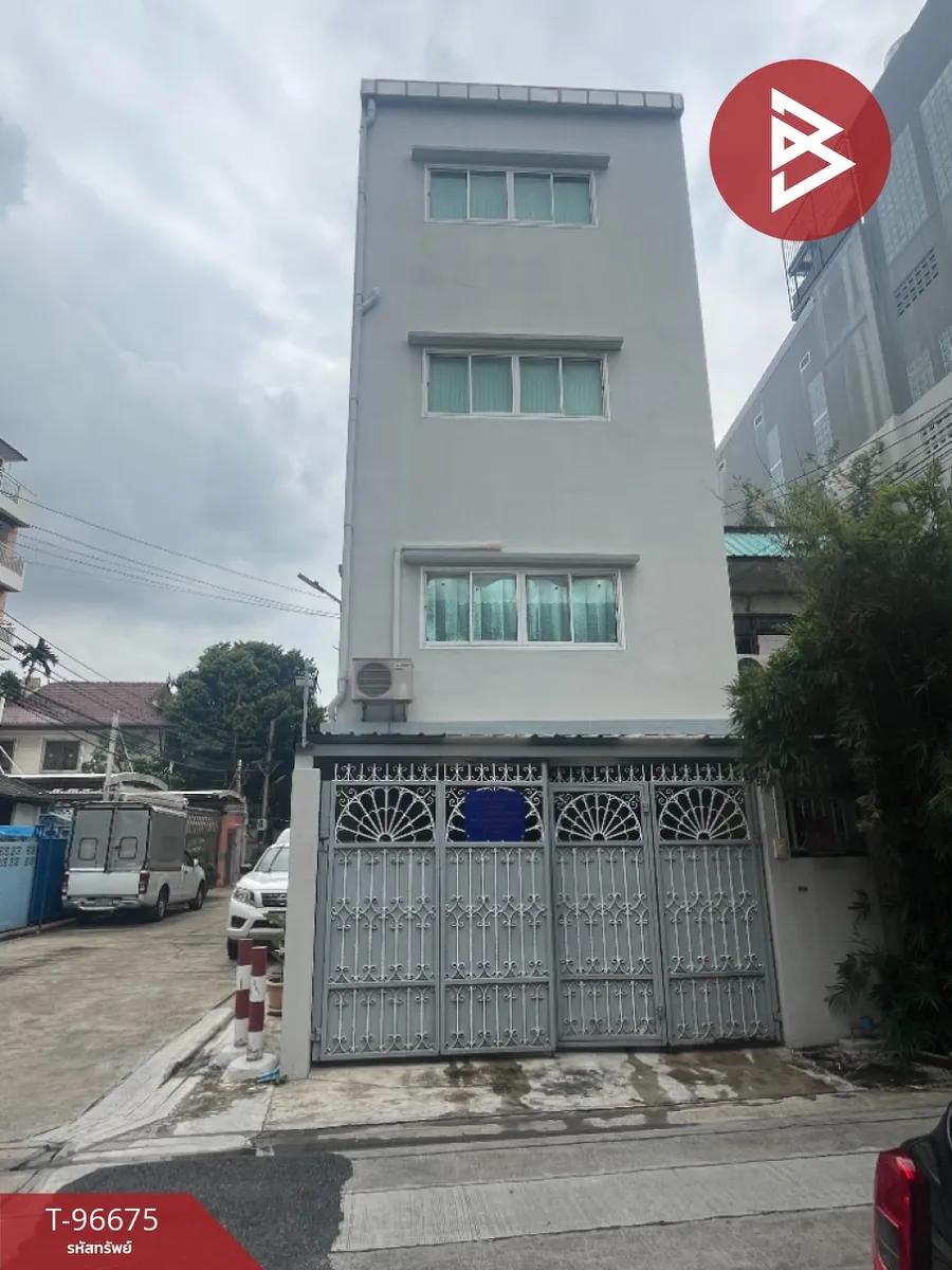 ขายทาวน์เฮ้าส์ 3 ชั้น ถ.สาธุประดิษฐ์ เนื้อที่ 28 ตร.วา ยานนาวา กรุงเทพมหานคร
