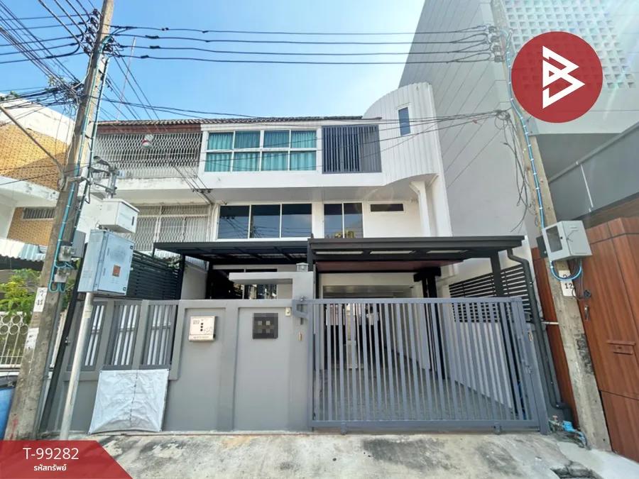 ขายทาวน์โฮม 3 ชั้น หมู่บ้านจันทรานิเวศน์ กรุงเทพมหานคร ตกแต่งพร้อมอยู่